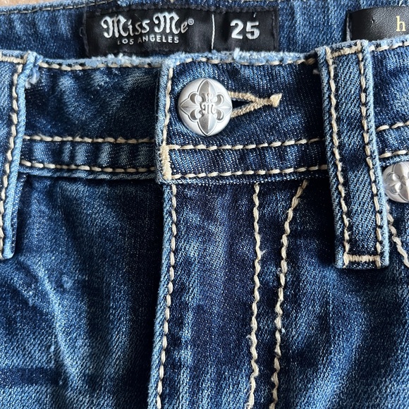 Miss Me Daisy Los Angeles Stretch Denim High Rise Embellished Shorts 25 Slim - Picture 5 of 8